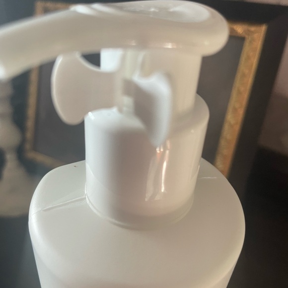 Buy one get one free for 48 hours!!!!MALIN+GOETZ hair conditioner - Picture 2 of 3